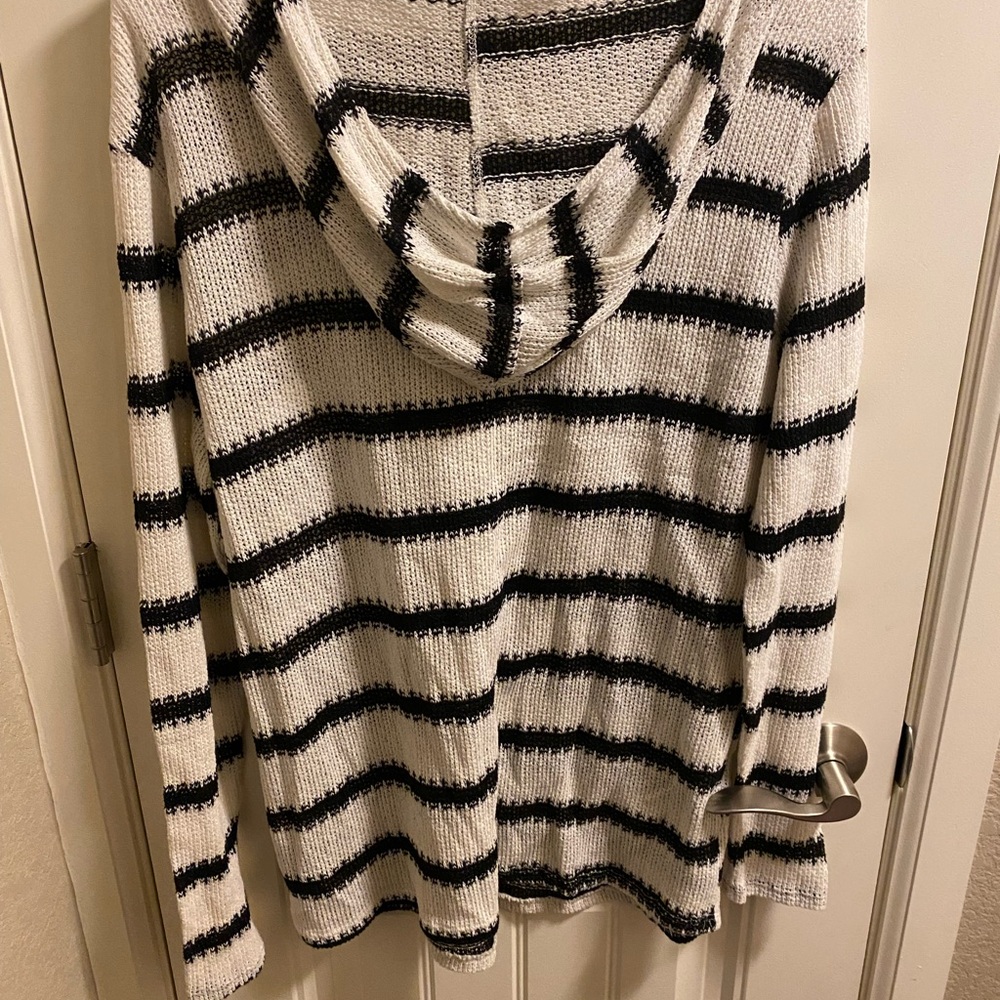 FOREVER 21 1X Sweater white with black stripe hoodie sweater 1X cover up juniors - Picture 5 of 5